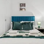 Apartment Lawrence Ave 4bd-2storey House Fast Wifi Families & Leisure By Altoluxo Short Lets & Serviced With Free Wifi & Parking Bristol