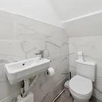 Lägenhet Lawrence Ave 4bd-2storey House Fast Wifi Families & Leisure By Altoluxo Short Lets & Serviced With Free Wifi & Parking