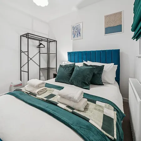 Daire Lawrence Ave 4bd-2storey House Fast Wifi Families & Leisure By Altoluxo Short Lets & Serviced With Free Wifi & Parking Bristol