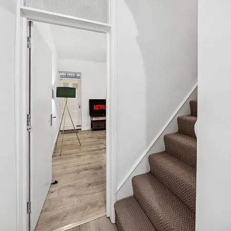 Lawrence Ave 4bd-2storey House Fast Wifi Families & Leisure By Altoluxo Short Lets & Serviced With Free Wifi & Parking * Бристоль