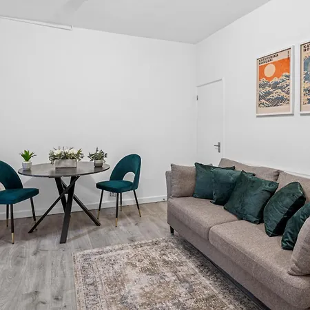 Lawrence Ave 4bd-2storey House Fast Wifi Families & Leisure By Altoluxo Short Lets & Serviced With Free Wifi & Parking Бристоль