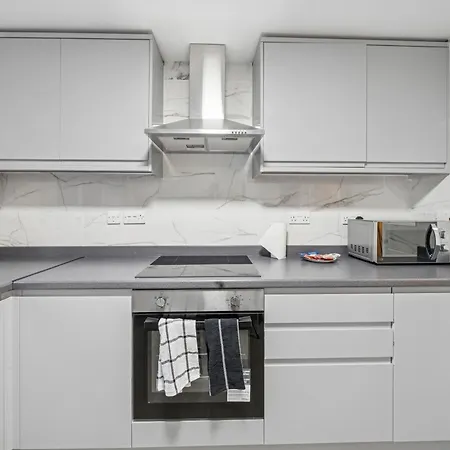 Lawrence Ave 4bd-2storey House Fast Wifi Families & Leisure By Altoluxo Short Lets & Serviced With Free Wifi & Parking Апартаменти Бристоль