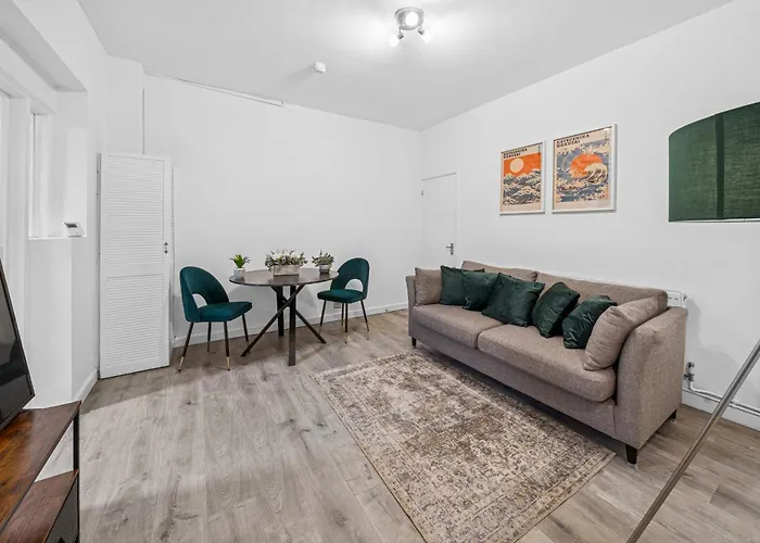 Daire Lawrence Ave 4bd-2storey House Fast Wifi Families & Leisure By Altoluxo Short Lets & Serviced With Free Wifi & Parking Bristol