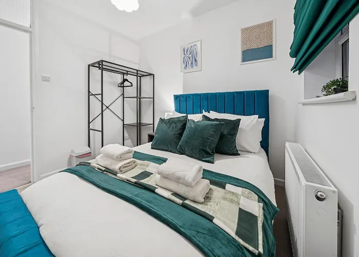 Apartment Lawrence Ave 4bd-2storey House Fast Wifi Families & Leisure By Altoluxo Short Lets & Serviced With Free Wifi & Parking Bristol