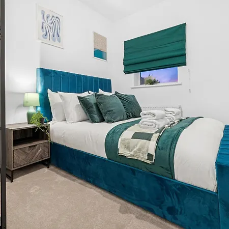 Lawrence Ave 4bd-2storey House Fast Wifi Families & Leisure By Altoluxo Short Lets & Serviced With Free Wifi & Parking בריסטול