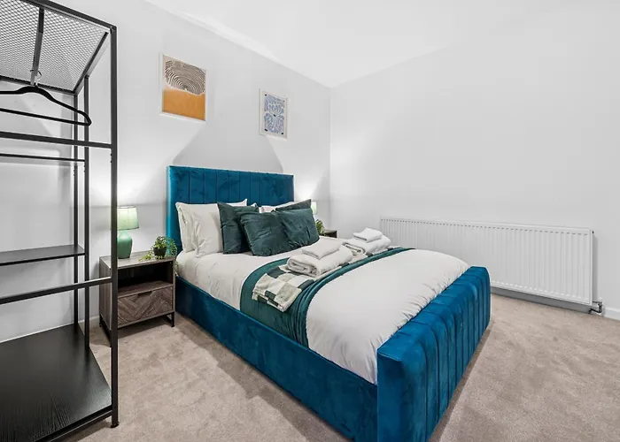 Lawrence Ave 4bd-2storey House Fast Wifi Families & Leisure By Altoluxo Short Lets & Serviced With Free Wifi & Parking Apartamento *