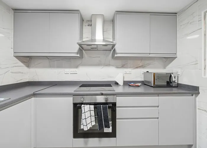 Lawrence Ave 4bd-2storey House Fast Wifi Families & Leisure By Altoluxo Short Lets & Serviced With Free Wifi & Parking Apartamento Bristol