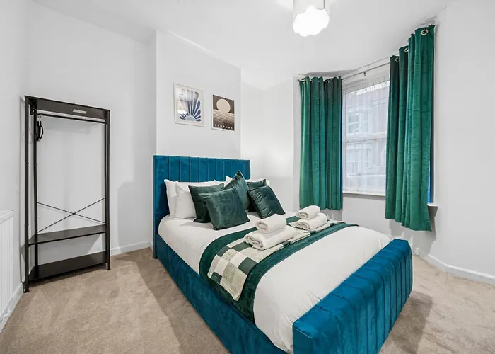 Lawrence Ave 4bd-2storey House Fast Wifi Families & Leisure By Altoluxo Short Lets & Serviced With Free Wifi & Parking * Bristol